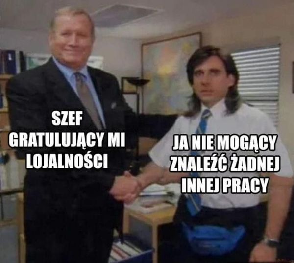 Zdjęcie przedstawia zadowolonego szefa podpisanego jako "Szef gratulujący mi lokalności" oraz zakłopotanego pracownika podpisanego jako "Ja nie mogący znaleźć żadnej innej pracy".